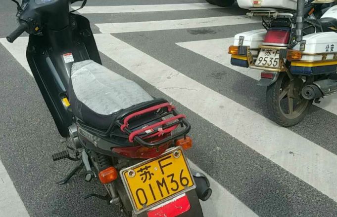 报废摩托车千万不能随便卖,车上的这2个东西,