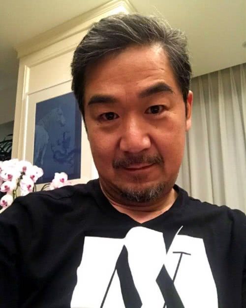 张国立喝大了深夜发微博感慨,回应网友评论:问