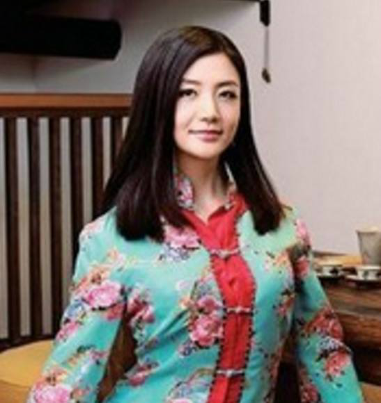 马云亲自邀请她合作,白富美已经不够形容她,但