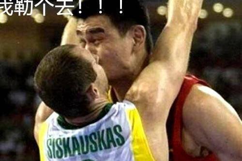 13图看NBA搞笑的防守瞬间:詹皇耳朵被吹气,内内神奇掐詹皇