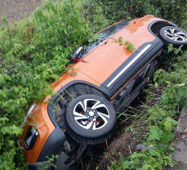 翻沟里, 看到宝骏510的下场, 快学习车轮判断法