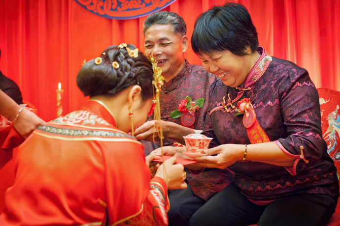 婆婆夸儿媳妇做饭好吃,让女儿一家来蹭饭,母女俩的对话媳妇哭了