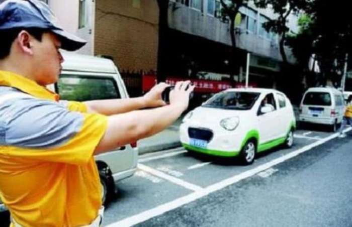 路边停车不压线就不会被罚?还有这些停车规定