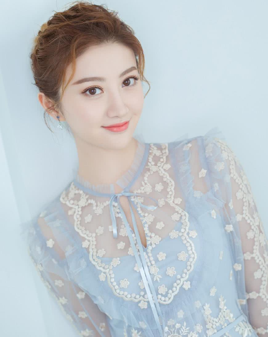 景甜公布恋情后确实美的更有仙气,多了一份恬美诱惑