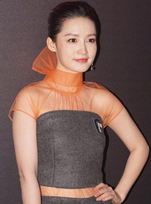 李沁未修图胖了一圈,身材圆润似发福,网友:造型师都拯救不了