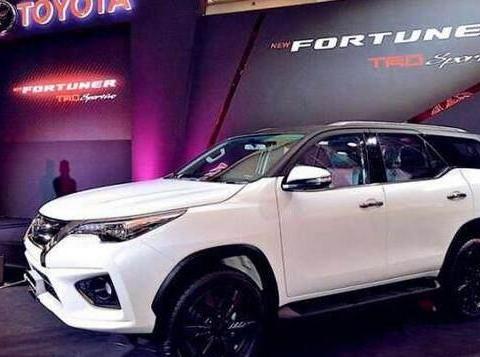 丰田又一神车来袭！全时四驱比陆巡还硬派，26万让汉兰达自愧不如