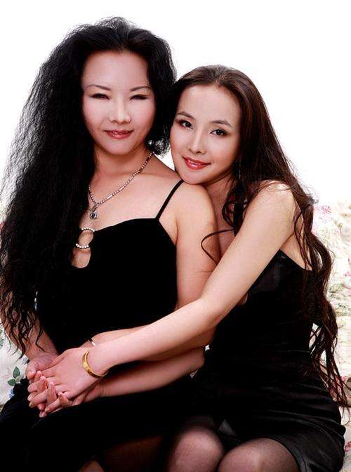 娱乐圈最刻毒母亲 干露露母亲排第四 第一名连女儿死后都不放过