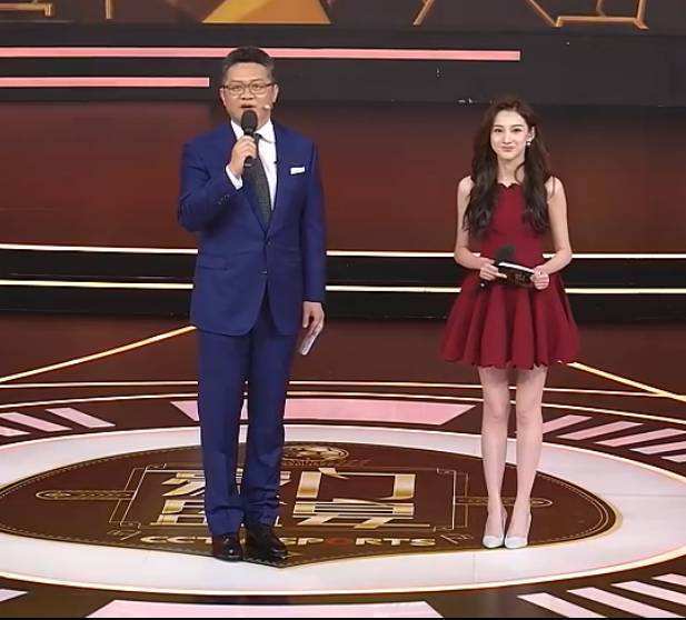 世界杯红了这位90后女主持,网友:她是我见过最