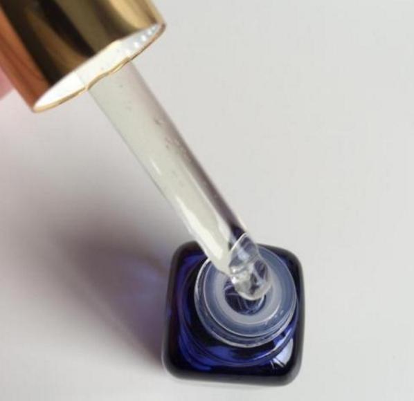 精华液直接往脸上抹?难怪皮肤一直不白,真是浪