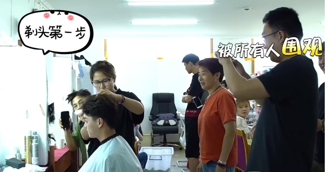 《延禧攻略》幕后花絮, 傅恒剃光头, 于正猛夸他