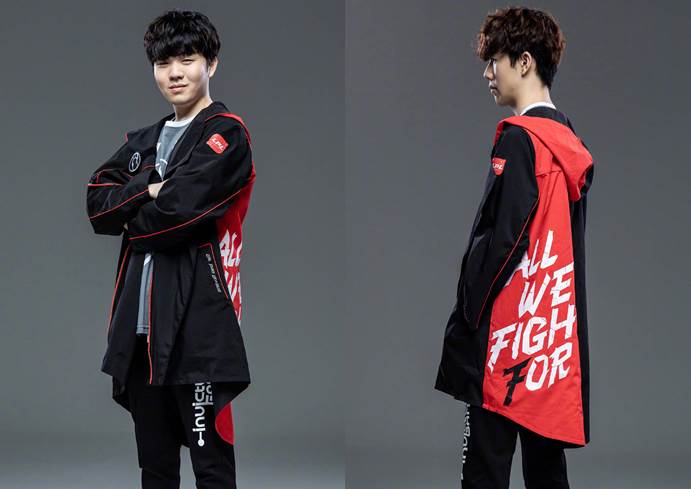 LOL：官方发布2018年LPL选手出征服定妆照，Letme被评为最佳？