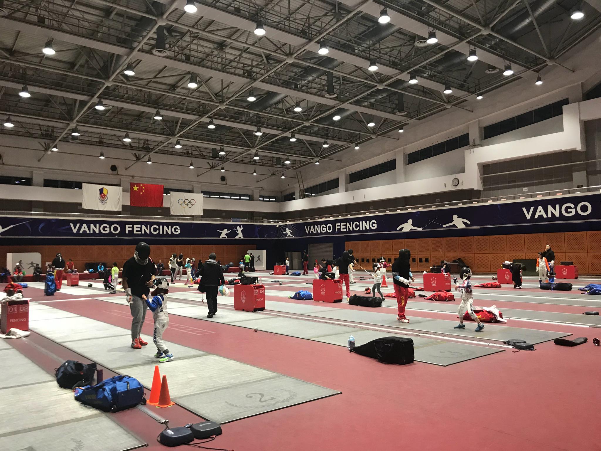 万国击剑是目前国内青少年体育俱乐部的佼佼者,十五万会员积累