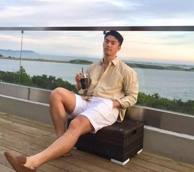 穿搭｜肌肉型男穿衣很尴尬，IG人气肌肉男教你穿出好感度