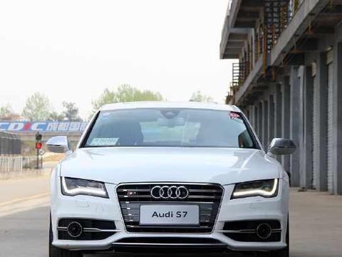 作为轿跑中的王者，奥迪全新S7采用了新样式的设计