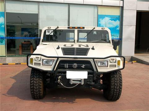 这车开上街都是以为是美国的悍马，实际是东风生产的，排量6.5！