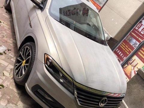 偶遇大众新一代朗逸，帅到掉渣堪称小号帕萨特，本田思域慌了