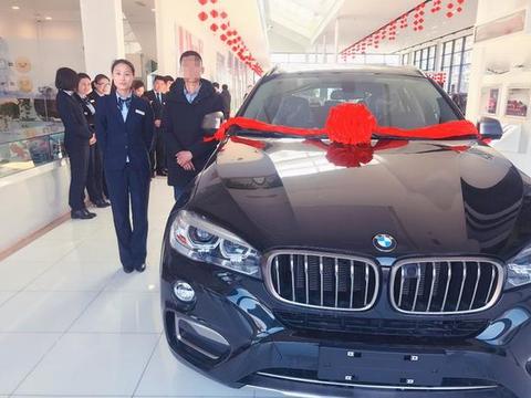 花85万买辆宝马X6，看见车上的标志却让懂车的人不禁捧腹笑了