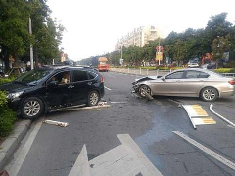 宝马正面碰撞本田CRV 看到两车的结果宝马车主气得想卖车