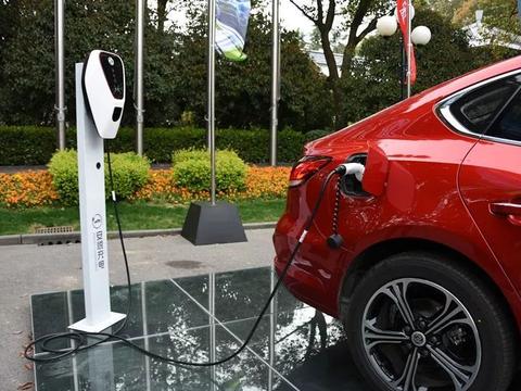 新能源性能车“名爵6插电混动”让你重拾速度与激情！