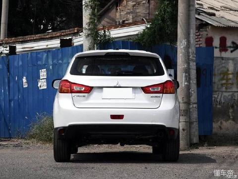 三菱再发新车，逼格完胜汉兰达，配进口三大件，仅售9万