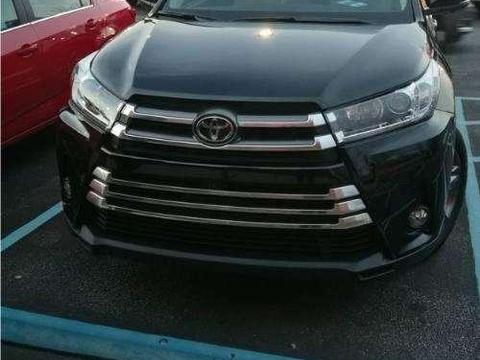 6座版汉兰达终于到店,比福特锐界还霸气,低配没车提车加价2万