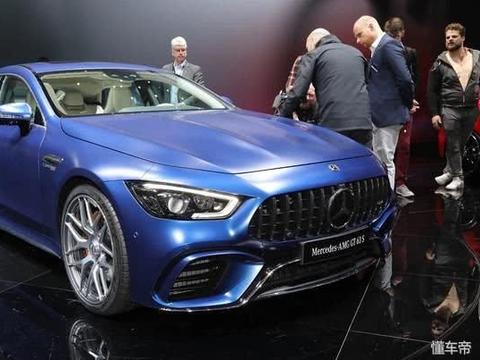 奔驰GT轿跑亮相，4.0T V8配四驱系统，比保时捷还炫酷！！