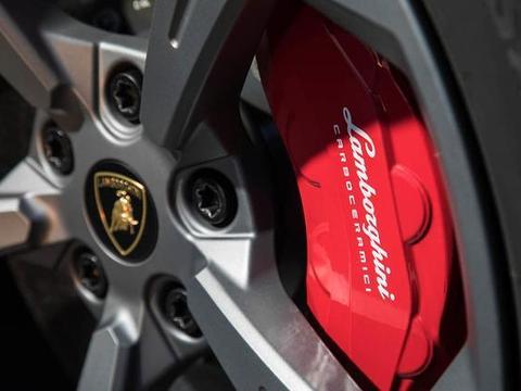 这SUV跑起来，谁都追不上配V8发动机和无缝车门，内饰就值百万