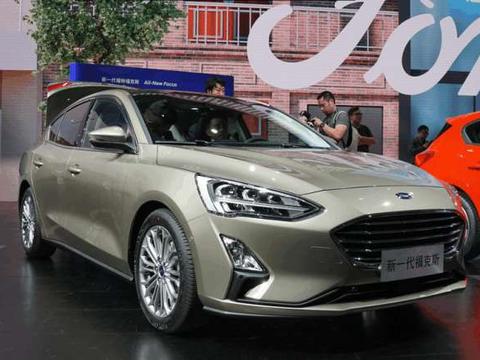 新一代福克斯到店, 1.5T+8AT同级无敌, 这颜值本田思域都无法比