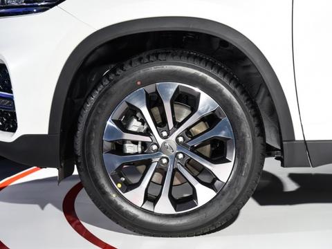 号称国产“汉兰达”，车长4米7，陡坡缓降+电动尾门，不足10万！