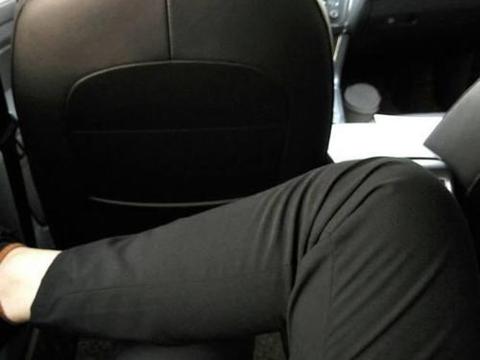 朋友介绍我买凯美瑞，我却自信买了这车，好开又大气！