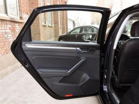 帕萨特的后窗玻璃居然不能降到底？