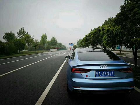 新奥迪A5电光清雾蓝，干净爽朗的颜色