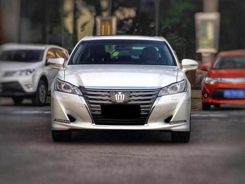 这款车曾和凯美瑞对标，性能碾压BBA，内饰豪华