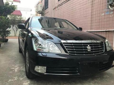10万入手09年精品丰田皇冠，内外8成新，为何懂车的看了都说值？