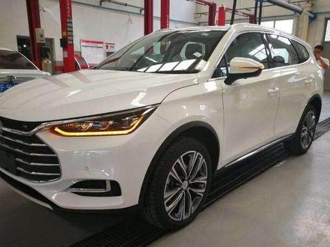 4S店偶遇大量比亚迪全新唐到货，样子太帅，没买车的有福了！