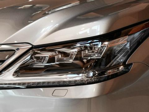 土豪中的土豪，曾加价遭疯抢，连卡宴都对它另眼相看