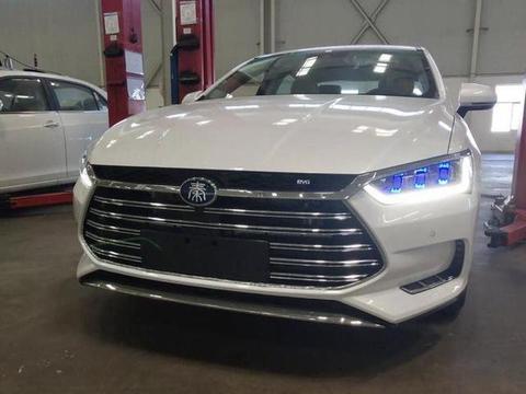 全新比亚迪秦二代工厂实拍，蓝色妖姬版大灯太炫