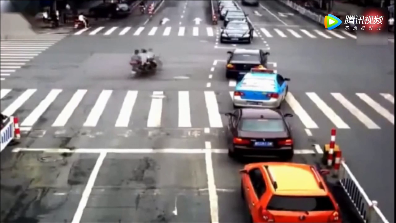 不是看不起电动车司机，但是你们有时确实太可恨了！
