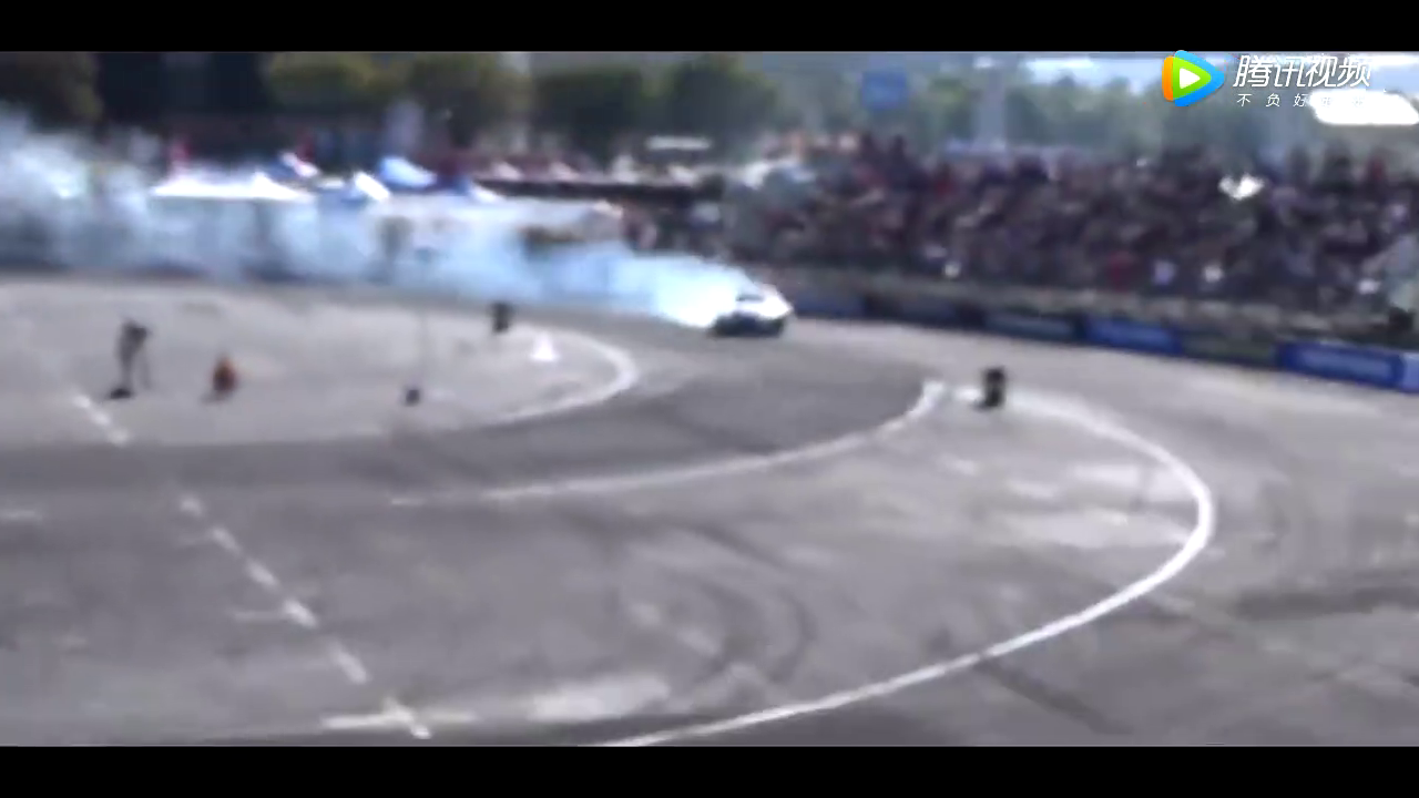 超级跑车漂移大对决！兰博基尼对战雷克萨斯LFA