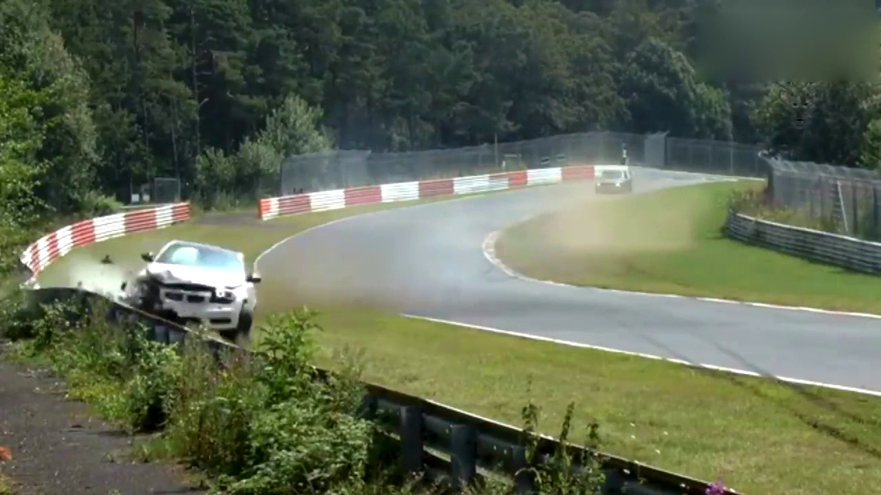 秋名山车神也得跪!纽北赛道吊打一切老司机