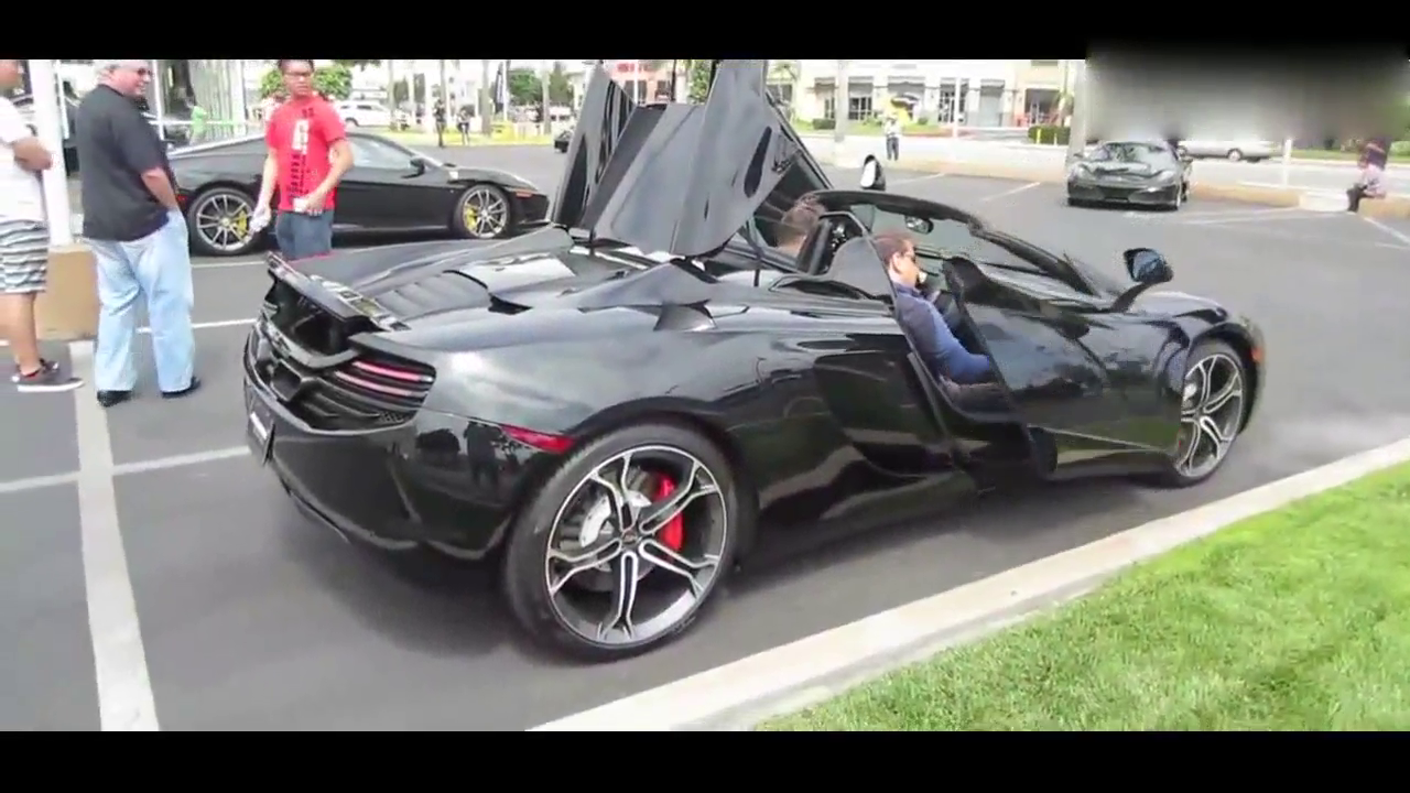 国外土豪驾迈凯伦12C超级跑车开篷过程，真是够拉风的