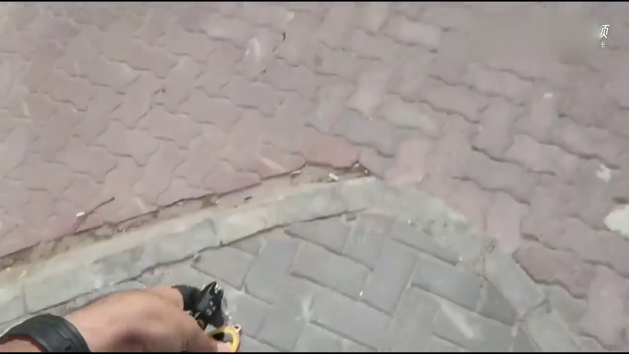 私人订制的超级跑车刚刚到货，看清钥匙后，瞬间想退货了！