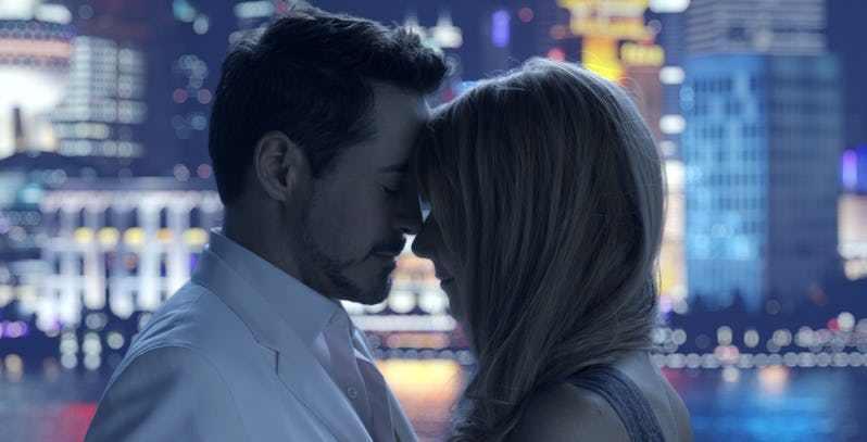 钢铁侠在过去偶遇父亲,下意识举动让人泪目,英雄也终是凡胎图片