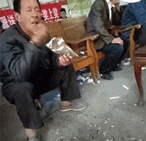 搞笑gif图片笑话段子:公交车上的雅座,第一次见,长见识了