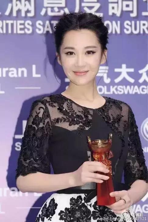 岁的许晴容貌更胜当年,满满少女心,完美诠释了