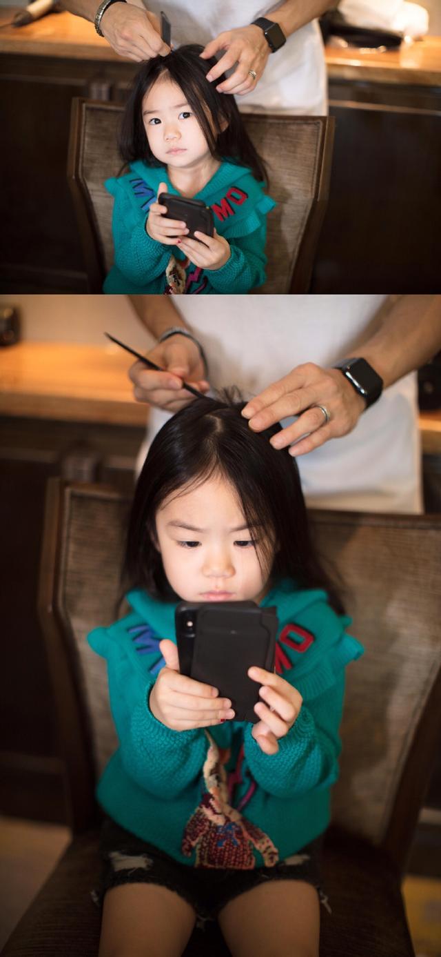 李承铉为女儿绑头发,lucky表情丰富成小戏精