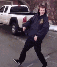 搞笑段子:一位女议员在议会大厅的楼梯上不小心摔倒了