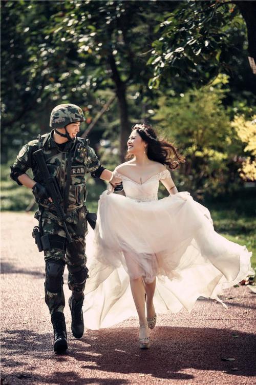 军装配婚纱_军装配婚纱图片大全