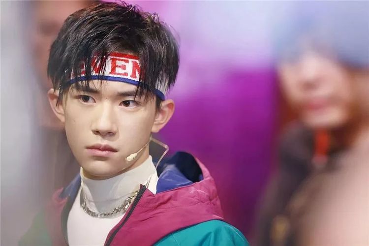 易烊千玺发高烧坚持录制《这!就是街舞》,黄子