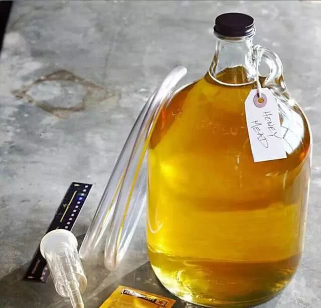 蜂蜜泡酒有何神奇功效?附12种蜂蜜酒制作方法